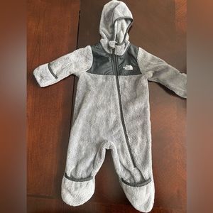 Baby north face snow suit. (6-12 month)